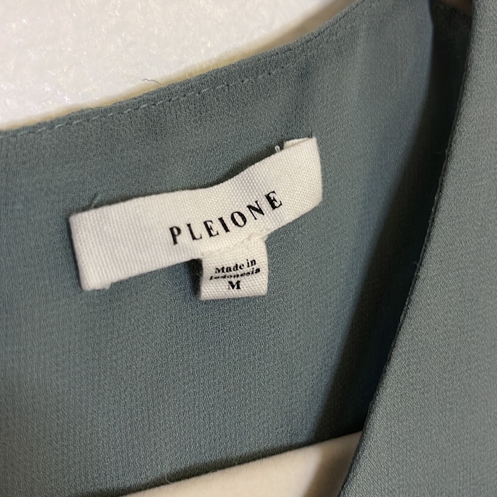 Pleione sleeveless blouse - Picture 2 of 4